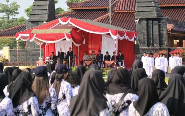 Upacara Hardiknas Tahun 2023 dan Hari Otonomi Daerah ke- 27 di Alun-Alun Kanigoro Kabupaten Blitar 