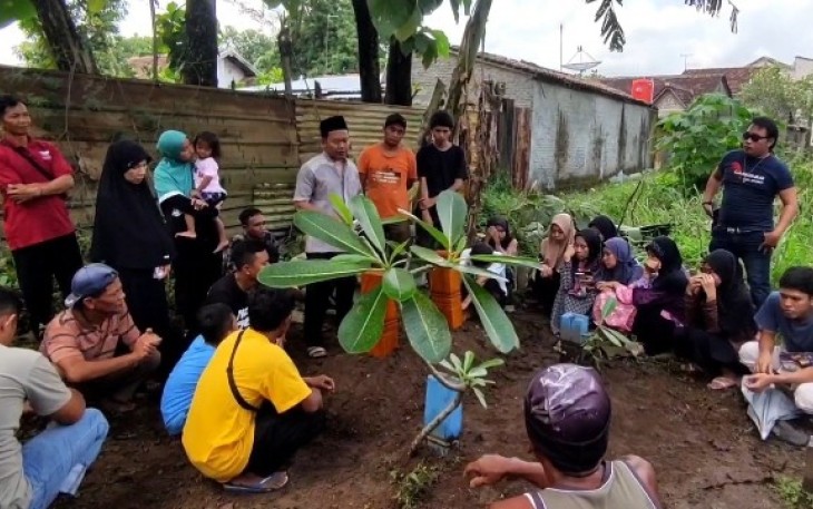 Pemakaman bayi korban pembunuhan 
