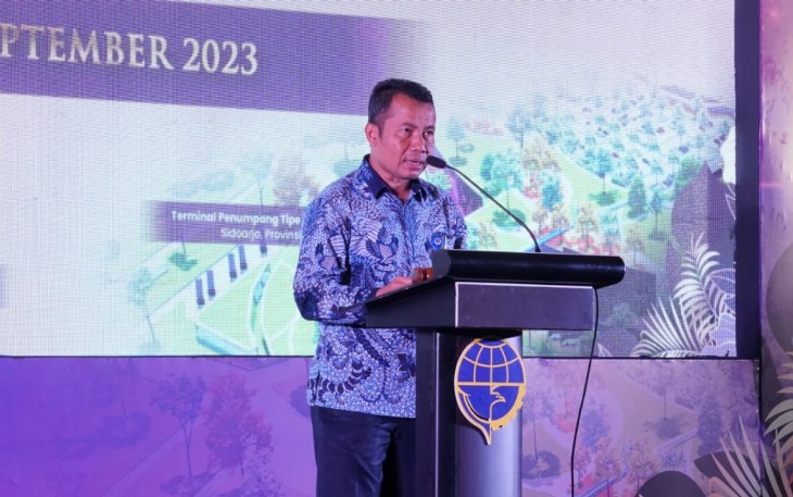 Sekretaris Direktorat Jenderal Perhubungan Darat, Amirulloh ketika membacakan sambutan Direktur Jenderal Perhubungan Darat.