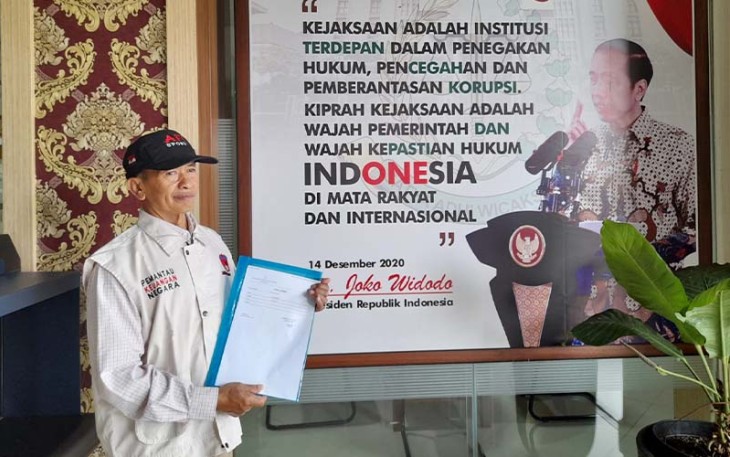 Sukisman ketua LSM PKN saat di Kejaksaan Tinggi Jawa Tengah.