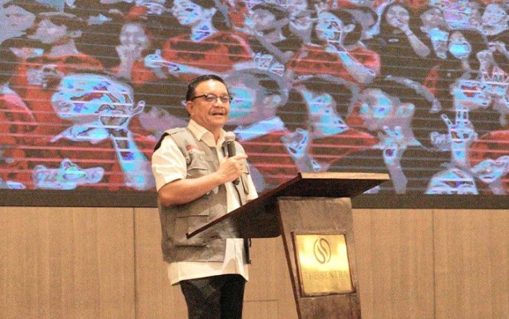 Walikota Bitung, Maurits Mantiri saat memberikan paparan