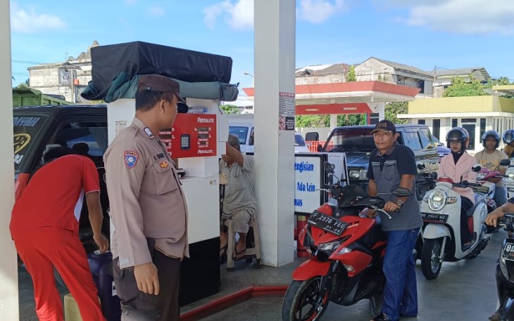 Bhabinkamtibmas Sampaikan Imbauan Kamtibmas Saat Sambangi SPBU, 