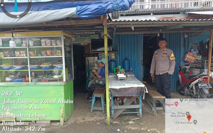 Polsek Lebong Utara Saat Patroli di Pasar Tradisional