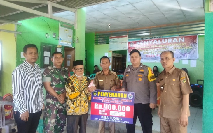 Bersinergi Bhabinkamtibmas dan Babinsa Monitoring Penerima BLT - DD  