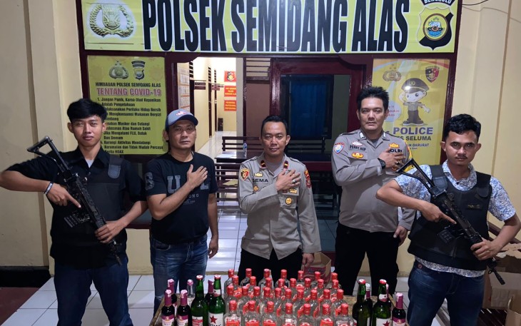 Razia Pekat, Puluhan Botol Miras Disita Polsek Semidang Alas