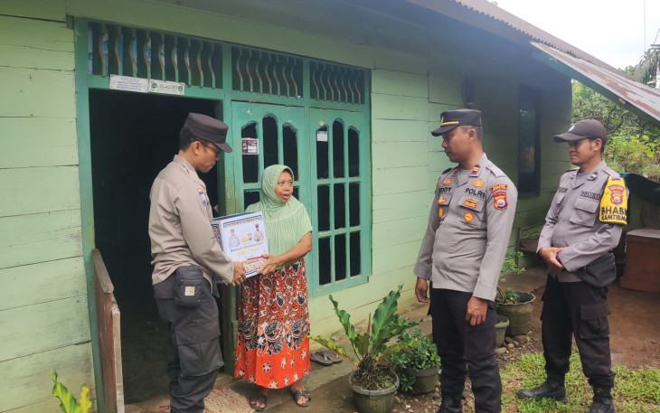 25 Paket Bansos Disalurkan Polsek Padang Jaya untuk Warga Kurang Mampu 