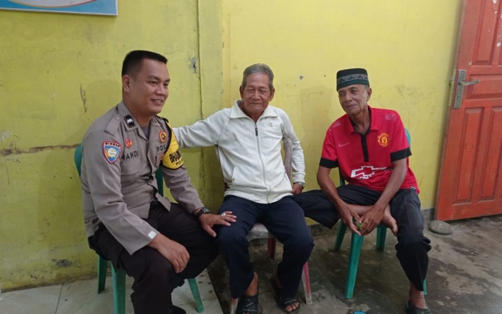 Berikan Rasa Aman, Bhabinkamtibmas Polsek Manna Sambangi Warga Berikan Imbauan Kamtibmas