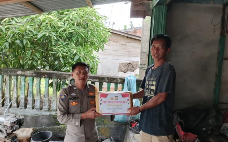 Polsek Pino Kembali Salurkan 25 Paket Sembako Kepada Warga Kecamatan Ulu Manna dan Kecamatan Pino 