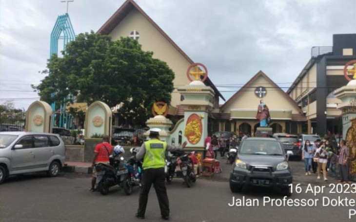 Berikan Rasa Aman Ibadah Kebaktian Minggu, Personel Polresta Bengkulu Rutin Lakukan Pengamanan di Gereja
