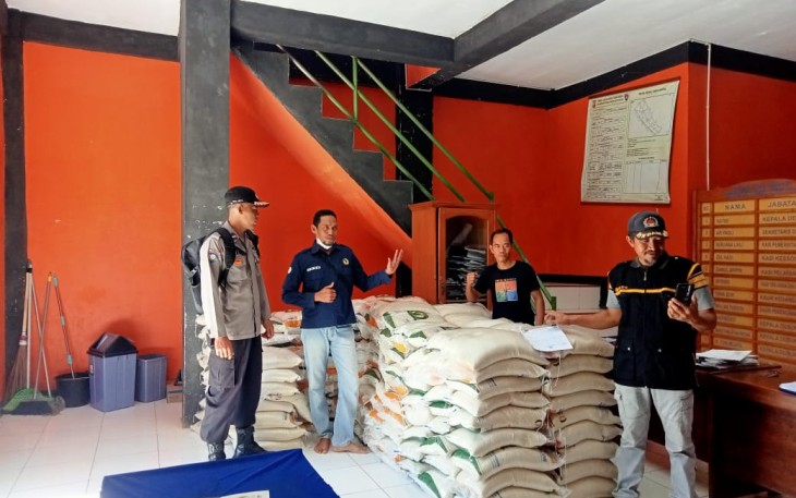 Bhabinkamtibmas Polsek Lais Monitoring Pendistribusian Bantuan Beras Cadangan Pangan Pemerintah