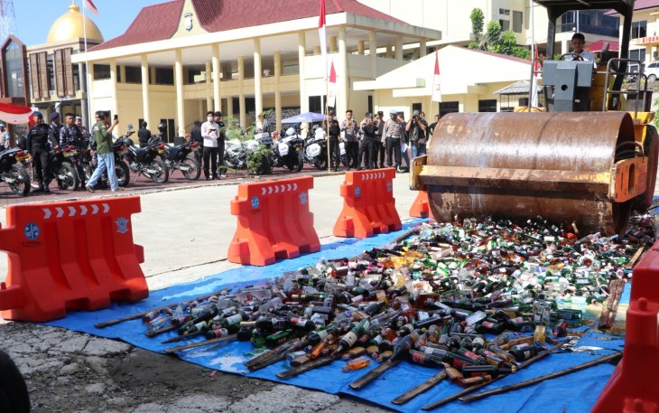 Polda Bengkulu Musnahkan BB Ribuan Botol Miras Hasil Operasi Pekat