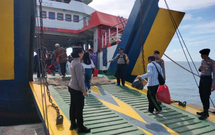 Polsek Enggano Laksanakan Pengamanan Mudik Lebaran di Pelabuhan Kahyapu 