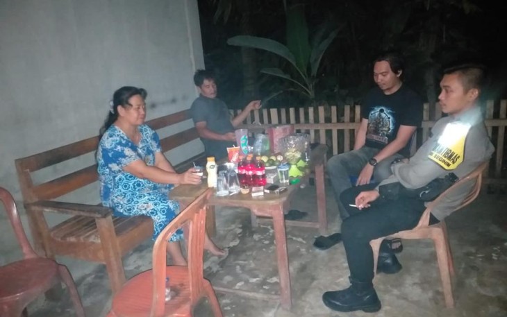 Bhabinkamtibmas Polsek Seginim Sambangi dan Berikan Imbauan Kamtibmas Kepada Warga Palak Bengkerung