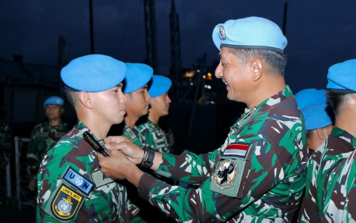 Haru dan Bangga Warnai Kenaikan Pangkat Kontingen Garuda TNI AL di Lebanon 