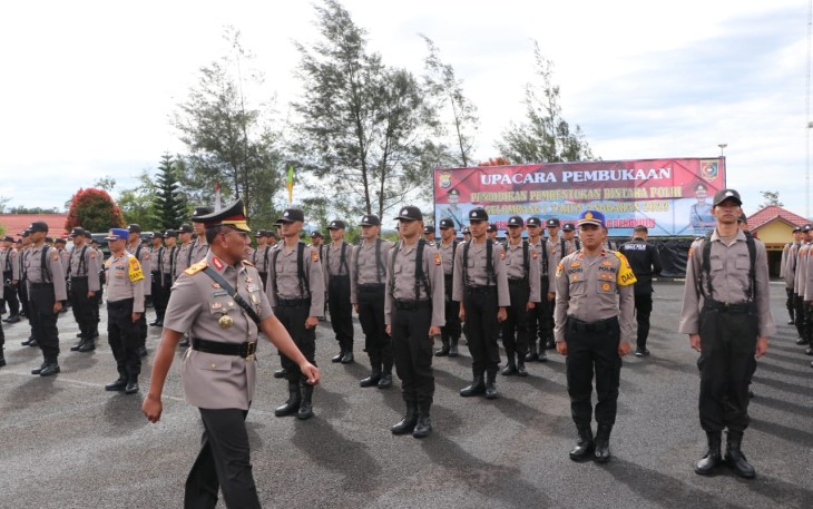 Wakapolda Bengkulu saat membuka secara resmi pendidikan pembentukan bintara Polri gelombang I tahun anggaran 2023, di Sekolah Polisi Negara (SPN) Polda Bengkulu, Selasa pagi (07/02/2023).