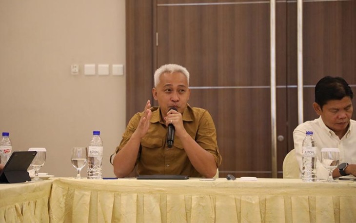 Direktur Badan Usaha SPAM Denny Tondano (baju coklat ) memimpin Pertemuan dengan stakeholder pada Kamis (16/3/2023)