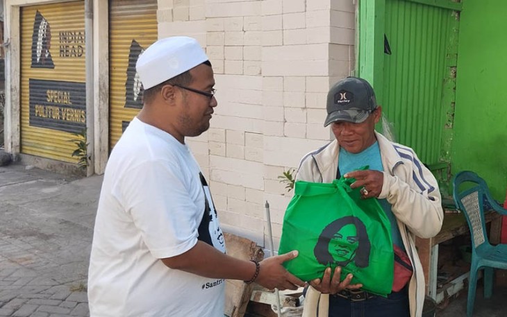 NBI saat Bagikan Bantuan Ratusan Paket Sembako ke Warga Sekitar Ponpes Miftachus Sunnah
