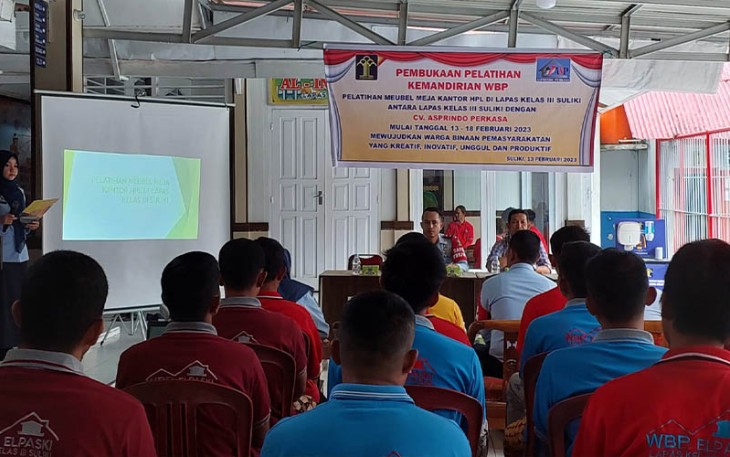 Pembukaan pelatihan kemandirian Warga Binaan Pemasyarakatan di Halaman Lapas Kelas III Suliki.