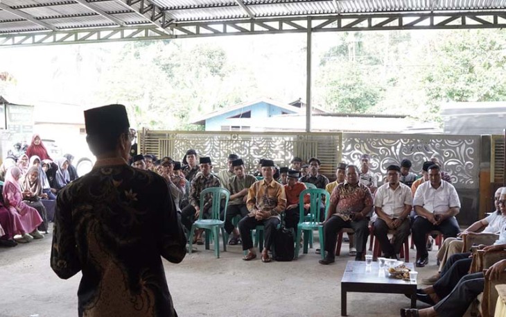 Bupati Limapuluh Kota, Safaruddin memberi sambutan saat membuka pelatihan yang dilaksanakan di Rumah Al-Qur'an Azra'iyyah Tabek Panjang, Nagari Simalanggang.