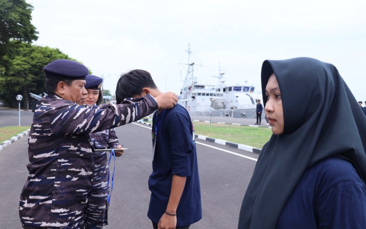 Lantamal VI Latih Siswa SMA Athirah Bukit Baruga Wawasan Kebangsaan dan Bela Negara