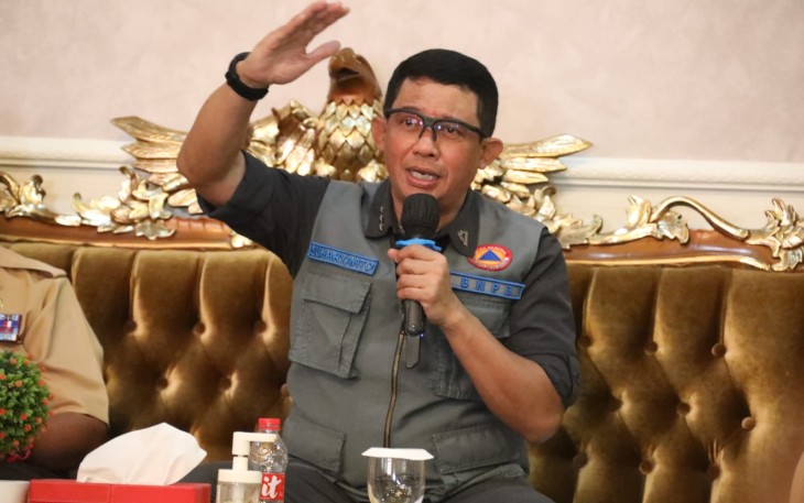 Kepala Badan Nasional Penanggulangan Bencana (BNPB) Letjen TNI Suharyanto saat memimpin rapat Evaluasi Percepatan Pelaksanaan Pembangunan Rumah Rusak bagi masyarakat terdampak gempa Cianjur November 2022 lalu.