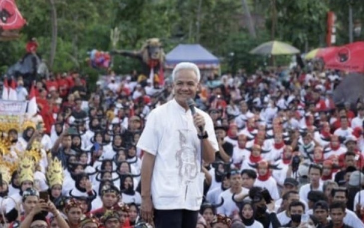 Ganjar saat melaunching program satu keluarga miskin satu sarjana, Selasa (26/12).