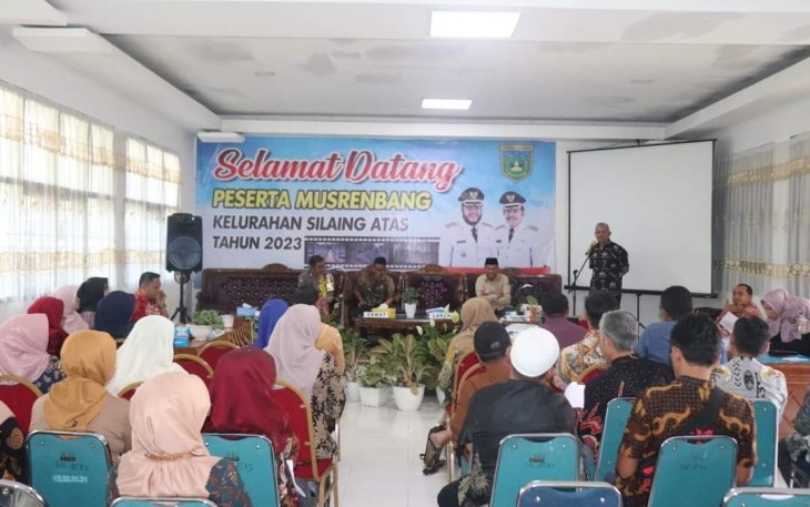  Kelurahan Silaing Atas, Kecamatan Padang Panjang Barat melaksanakan musrenbang di Aula Kantor Lurah setempat.