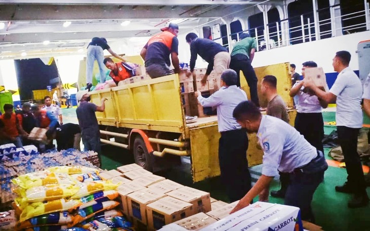 Sejumlah bantuan yang dibawa tim Pemprov Kepri ke Pulau Serasan