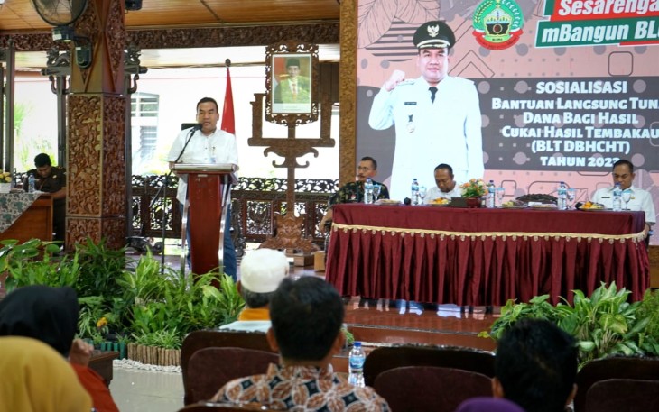 Bupati Blora Arief Rohman membuka sosialisasi BLT dari DBHCHT di pendopo rumah dinas Bupati.