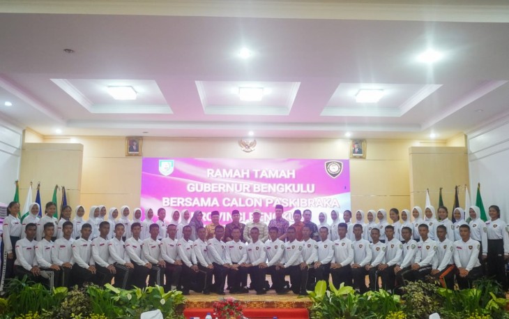 Gubernur Rohidin Motivasi Para Anggota Paskibraka untuk Tingkatkan Prestasi