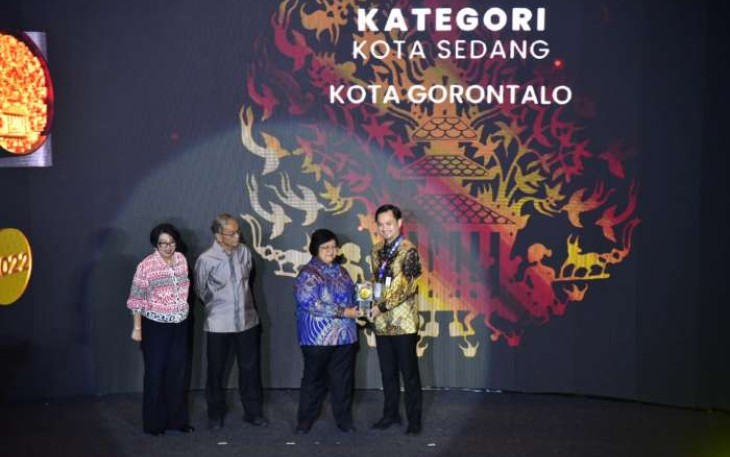 Penyerahan adipura yang dirangkaikan dalam Peringatan Hari Peduli Sampah Nasional 2023, digelar di Auditorium Manggala Wanabahakti, Jakarta, Selasa (28/3/2023).