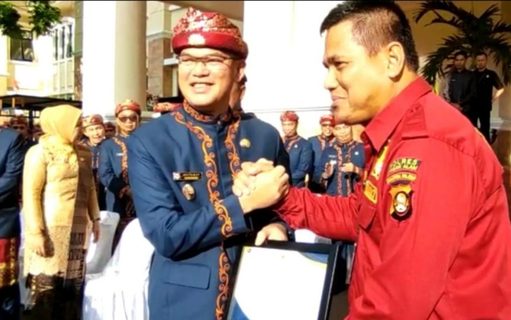 Kapolres dan Kasat Narkoba Polres Pagar Alam Dapat Penghargaan dari Wali Kota 