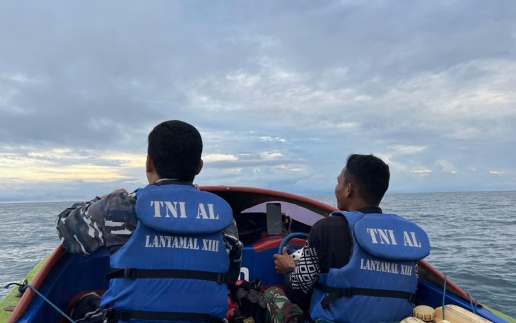 Tim SAR TNI AL saat Laksanakan Pencarian Orang Hilang di Perairan Bunyu 