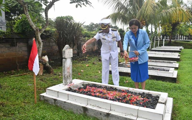 Lanal Denpasar saat Laksanakan Ziarah Rombongan Peringati Hari Armada RI Tahun 2023