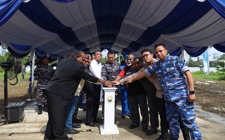 Pangkoarmada III Resmikan Navy Mart