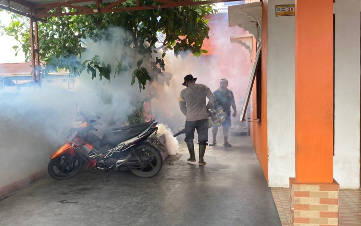 Polres Kubu Raya Lakukan Fogging Upaya Pencegahan DBD Bersama Dinas Kesehatan
