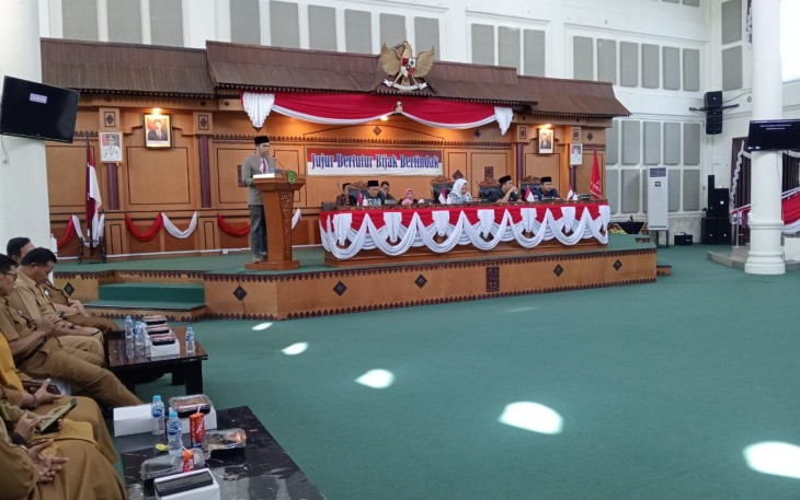 Rapat paripurna tentang pendapat akhir fraksi-fraksi terhadap laporan awal badan anggaran atas hasil pembahasan Ranperda Perubahan APBD Kota Tanjungpinang tahun 2023, di kantor DPRD Kota Tanjungpinang, Senggarang, Selasa (26/9/2023).