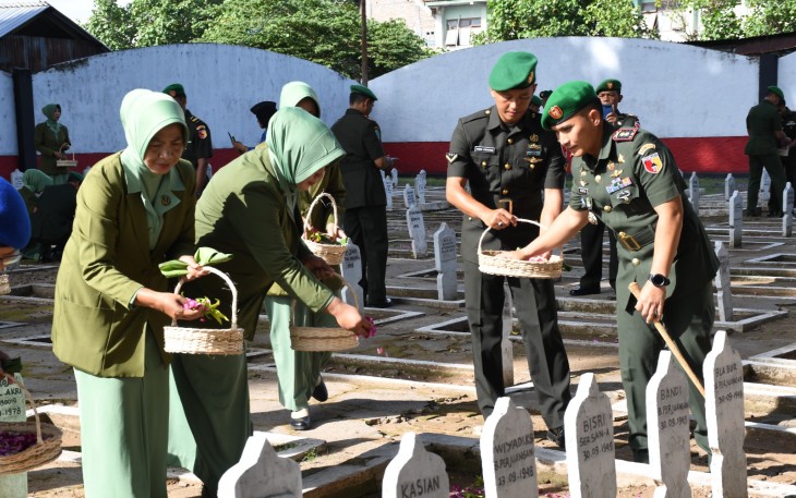 Dandim 0802/Ponorogo, Letkol Inf Hirta Juni Adriansyah, S. Sos., M. Han Pimpin Ziarah Rombongan Peringati Hari Juang TNI AD 2023