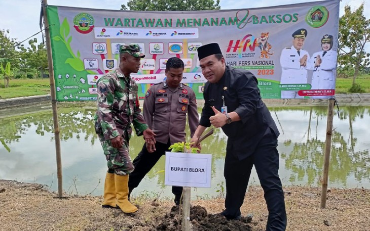 Bupati Blora Arief Rohman dan Wabup Tri Yuli Setyowati hadir di acara "Wartawan Menanam" dalam rangka peringatan HPN ke 77.