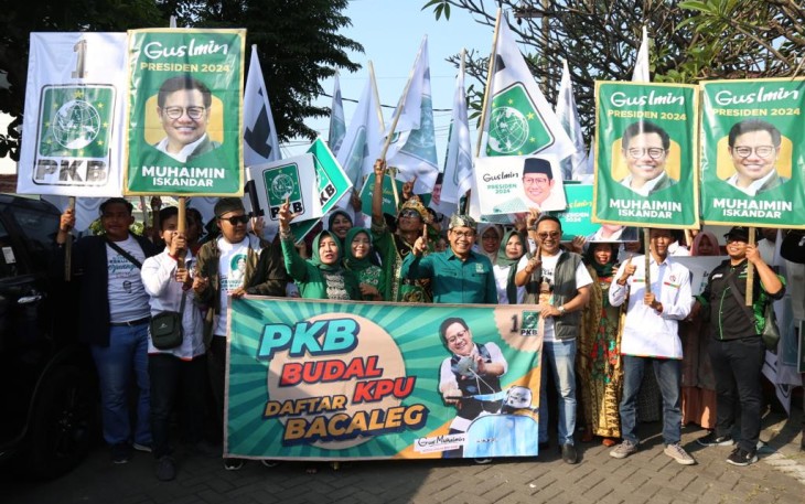 PKB Jawa Timur mendaftarkan calon legislatif (Caleg) DPRD Jatim ke KPU, jalan Tenggilis Surabaya, Sabtu 13 Mei 2023. 