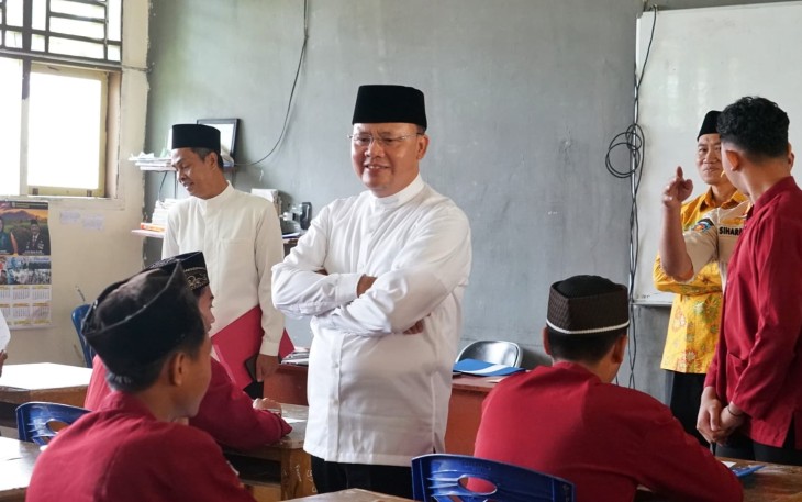 Gubernur Bengkulu Rohidin Mersyah     