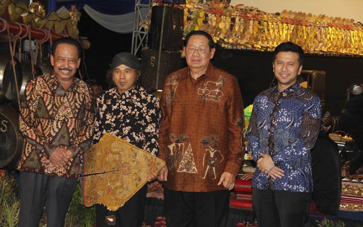 Presiden RI keenam, Susilo Bambang Yudhoyono didampingi Wakil Gubernur Emil Elestianto Dardak (kanan).