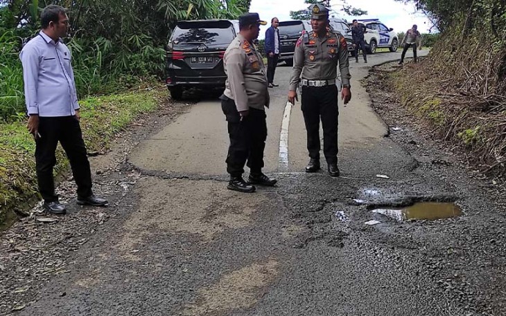 Polres Pagar Alam saat Cek Jalan Objek Wisata Gunung Dempo