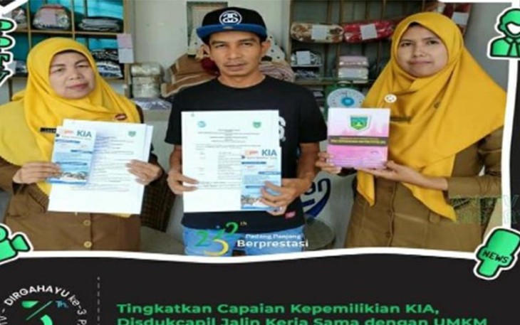 Tingkatkan pencapaian KIA, Disdukcapil menjalin kerjasama dengan sejumlah UMKM di Kota Padang Panjang.