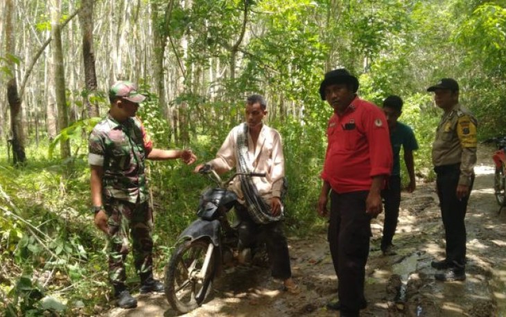Guna mengantisipasi kebakaran Hutan dan Lahan (Karhutla), Polsek Padang Bolak menggelar Patroli gabungan dengan TNI, Manggala Agni, dan Masyarakat, Jumat (01/9/2023) Siang.