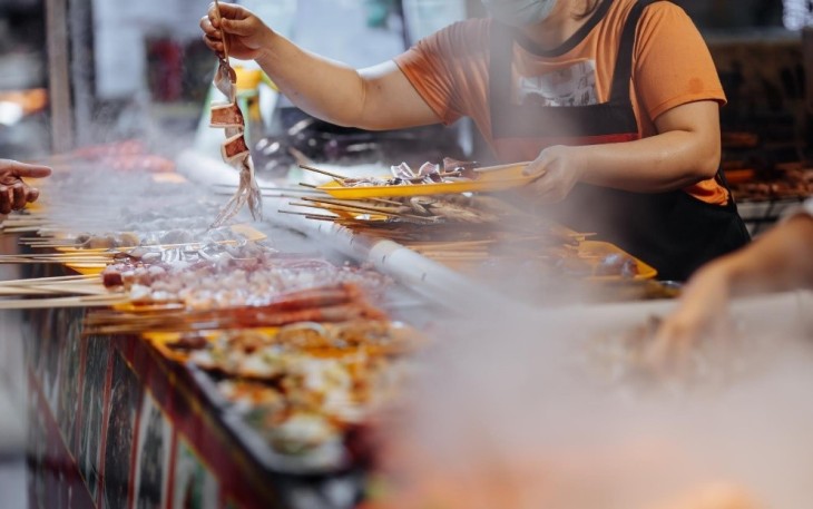 ilustrasi makanan di pasar tradisional (freepik.comartphotostudio)