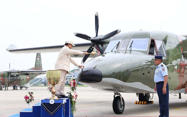 Menteri Pertahanan RI Prabowo Subianto secara resmi Serahkan 5 Unit Pesawat NC-212i kepada TNI AU di Lanud Halim Perdanakusuma pada hari Selasa (12/12/2023).