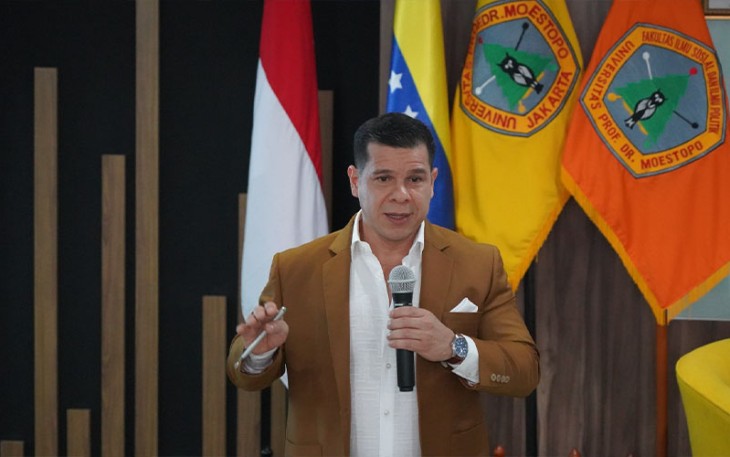 Duta Besar Venezuela untuk Indonesia, Radames Gomez Azuaje pada kuliah umum bertema 'ASEAN: a Strategic Priority for Venezuela' di Universitas Prof. Dr. Moestopo (Beragama)