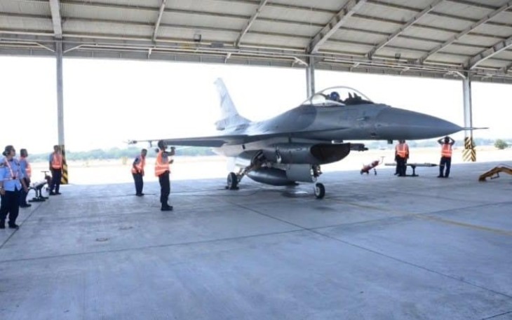 Pesawat F-16 