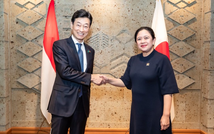 Ketua DPR RI Puan Maharani saat bertemu dengan Menteri Ekonomi, Perdagangan dan Industri Jepang, Yasutoshi Nishimura di Imperial Hotel, Tokyo, Jepang pada Rabu (11/10/2023) malam waktu setempat. 